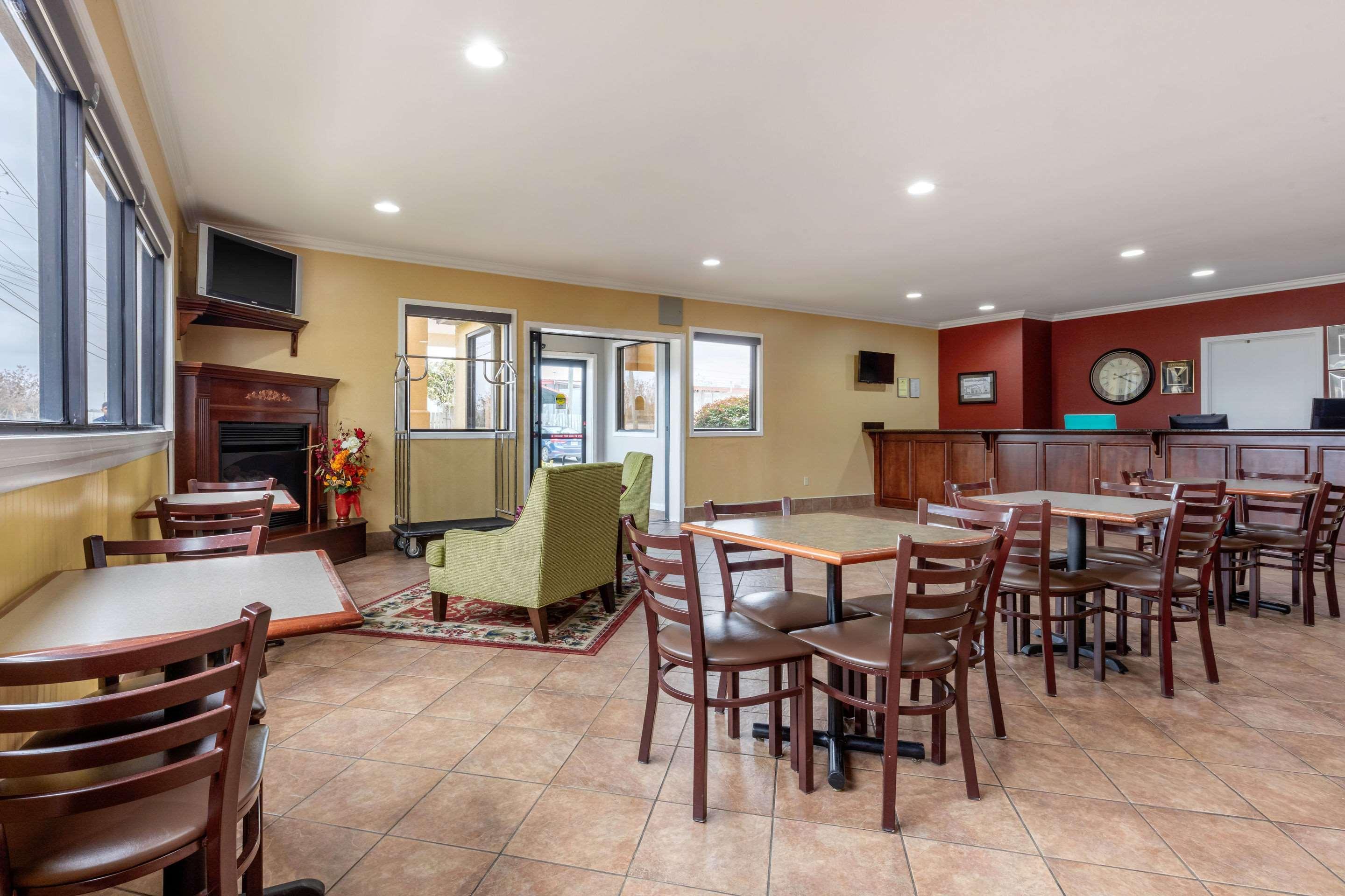 Quality Inn & Suites Demopolis Εξωτερικό φωτογραφία